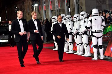Le prince William et le prince Harry à l'avant-première de "Star Wars : les derniers Jedi", le 12 décembre 2017 à Londres.