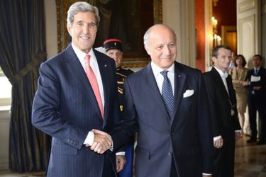 John Kerry et Laurent Fabius au ministère des Affaires étrangères, samedi.