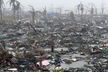 A Tacloban, le chaos après le typhon - Plus de 10 000 morts aux Philippines