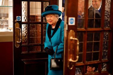 La reine Elizabeth II à la Royal Philatelic Society à Londres, le 26 novembre 2019