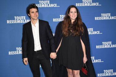 Anouchka Delon enceinte et son compagnon Julien Dereims lors de l'avant-première du film "Toute ressemblance..." au cinéma UGC Ciné Cité Les Halles à Paris, le lundi 25 novembre 2019. 