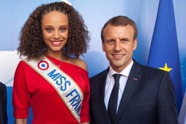 Alicia Aylies et Emmanuel Macron samedi à Cayenne