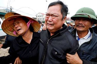 Les corps de 16 des 39 victimes retrouvées dans un camion charnier en Grande-Bretagne ont été rapatriés au Vietnam, le 27 novembre 2019.