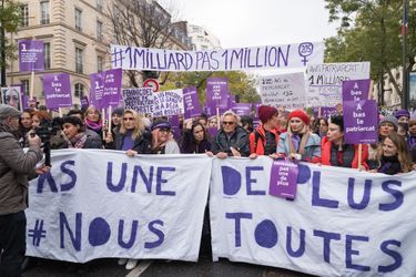 Alexandra Lamy, Marilou Berry, Muriel Robin et sa femme Anne Le Nen lors de la marche contre les violences sexistes et sexuelles organisée par le collectif NousToutes à Paris le 23 Novembre 2019.