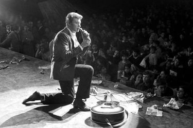 Johnny Hallyday en concert en décembre 1962.