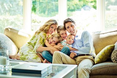 Dans leur maison d’Ottawa. Sophie et Justin Trudeau entourent leurs enfants (de g. à dr.) : Ella-Grace, née en 2009, Xavier, né en 2007, et Hadrien, né en 2014.