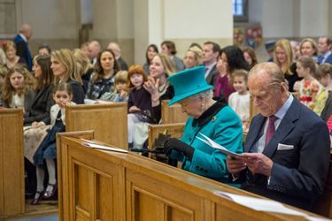 La reine Elizabeth II et le prince Philip à l'église St Columba à Londres, le 3 décembre 2015