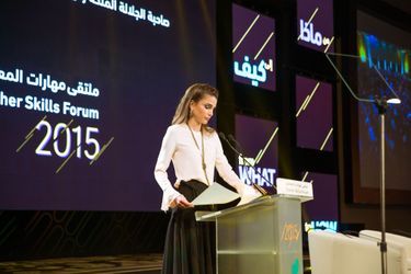 La reine Rania de Jordanie à la Mer Morte, le 6 décembre 2015