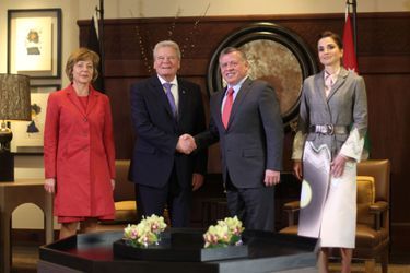 La reine Rania et le roi Abdallah II de Jordanie avec Joachim Gauck et Daniela Schadt à Amman, le 7 décembre 2015