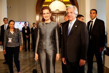 La princesse Lalla Salma du Maroc avec le président de l'Uruguay Tabaré Vazquez à Montevideo, le 18 octobre 2017