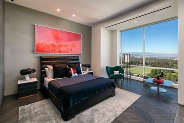 Le nouvel appartement de The Weeknd à Beverly Hills. En novembre 2019, le chanteur a dépensé 25 millions de dollars pour acquérir la propriété.