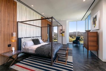 Le nouvel appartement de The Weeknd à Beverly Hills. En novembre 2019, le chanteur a dépensé 25 millions de dollars pour acquérir la propriété.