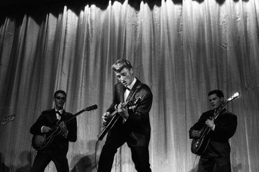 Johnny Hallyday sur la scène de l&#039;Olympia en 1961.