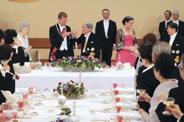 La princesse Alexandra et le grand-duc Henri de Luxembourg avec le couple impérial du Japon et le prince Naruhito à Tokyo, le 27 novembre 2017
