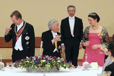 La princesse Alexandra et le grand-duc Henri de Luxembourg avec l'empereur du Japon Akihito à Tokyo, le 27 novembre 2017
