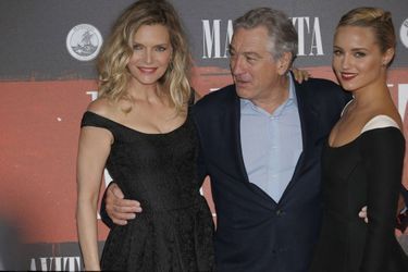 Robert de Niro est accompagné de ses partenaires à l&#039;écran, Michelle Pfeiffer et Diana Agron.
