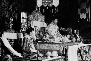 La reine Hope et le roi Palden Thondup Namgyal du Sikkim, le jour de son couronnement 4 avril 1965