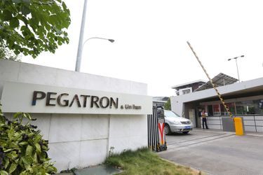 L&#039;entrée d&#039;une usine Pegatron à Shanghai, en 2013.