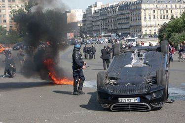 Manifestation violente de chauffeurs de taxi mécontents, le 25 juin dernier à Paris.