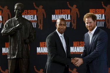 Le prince Harry avec Mbuso Mandela à Johannesburg, le 3 décembre 2015