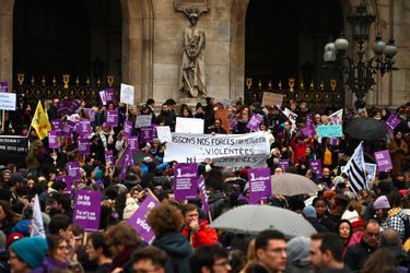 Lors de la marche contre les violences sexistes et sexuelles à Paris, samedi.