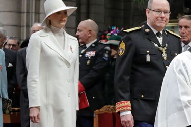 La princesse Charlène, en blanc, et le prince Albert II de Monaco à Monaco, le 19 novembre 2019