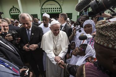Le pape François accueilli à la mosquée centrale de Bangui