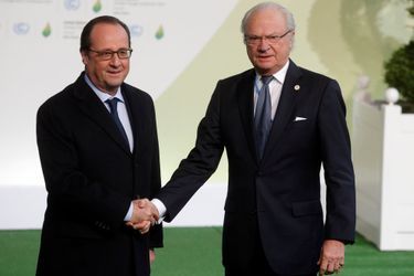Le roi Carl XVI Gustaf de Suède et François Hollande à la COP21 à  Paris, le 30 novembre 2015