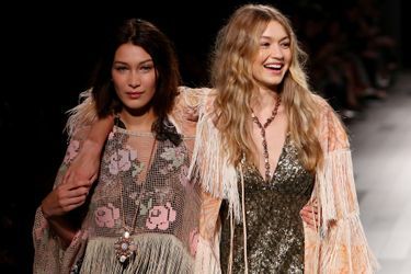 Gigi et Bella Hadid lors du défilé Anna Sui lors de la Fashion Week de New York