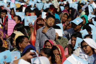 Le pape François a donné une messe en plein air à Dacca, au Bangladesh, le 1er décembre 2017.