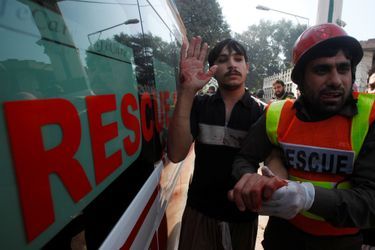 Neuf personnes ont été tuées dans l'attaque commise par les talibans dans un centre de formation à Peshawar, le 1er décembre 2017.