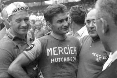 Raymond Poulidor, à l&#039;arrivée du Tour de France 1964.
