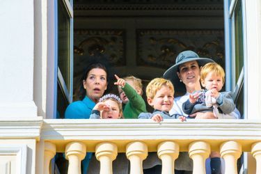 La princesse Caroline de Hanovre et Francesco Casiraghi avec Tatiana Santo-Domingo et ses trois enfants à Monaco, le 19 novembre 2019