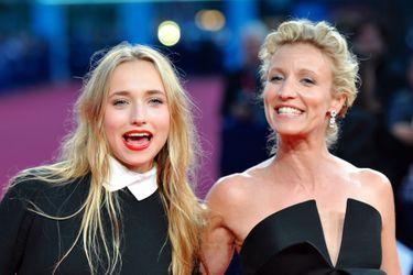Alexandra Lamy et sa fille Chloé Jouannet sur le tapis rouge du 40ème Festival du film américain à Deauville le 6 septembre 2014. 
