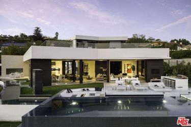 Victoria et David Beckham louent régulièrement cette villa de Beverly Hills, actuellement sur le marché immobilier pour 37 millions de dollars