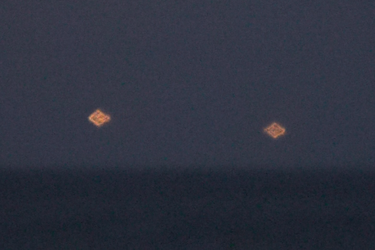 Une image des deux OVNIs tirée de la vidéo prise à Vero Beach