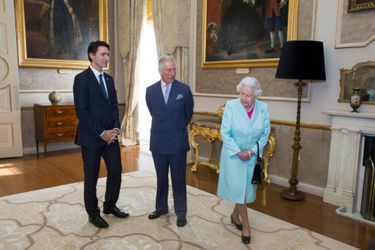 La reine Elizabeth II et le prince Charles avec Justin Trudeau à Malte, le 27 novembre 2015