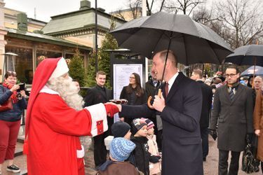 Le prince William avec le Père Noël en Finlande, le 30 novembre 2017
