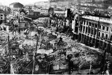 Swansea pendant les bombardements allemands de la seconde guerre mondiale. 