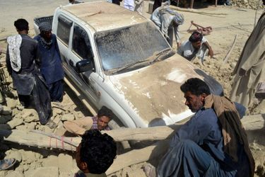 Le Pakistan sous les débris - Au moins 300 morts