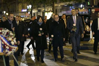 Barack Obama s’est recueilli devant le Bataclan - Avec François Hollande et Anne Hidalgo