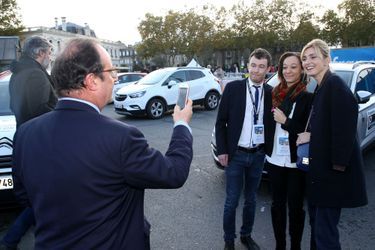 François Hollande et Julie Gayet dimanche à la Foire du livre de Brive. 