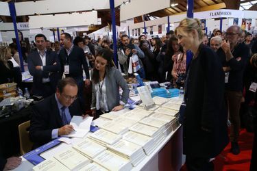 François Hollande et Julie Gayet dimanche à la Foire du livre de Brive. 
