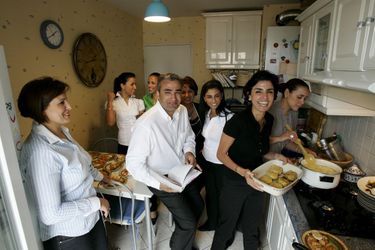 Dimanche 1er juin 2008, Rachida Dati participe à un déjeuner en famille chez son frère Lhouari à Lyon. 