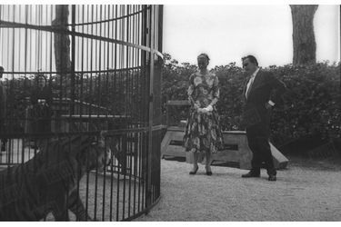 Grace Kelly et Rainier III lors de leur rencontre au Palais Princier de Monaco, le 6 mai 1955. 