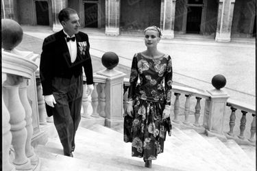 Grace Kelly lors de sa rencontre avec son futur époux Rainier III, au Palais Princier de Monaco, le 6 mai 1955.