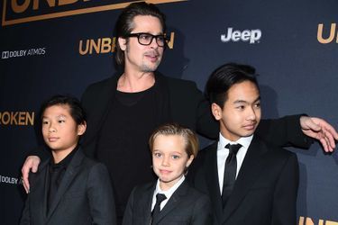 En 2014, Brad Pitt avec trois de ses enfants: Shiloh (au centre) entre ses frères, Pax et Maddox.