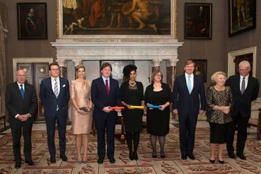 Le prince Constantijn, la reine Maxima, le roi Willem-Alexander et la princesse Beatrix des Pays-Bas à Amsterdam, le 25 novembre 2015