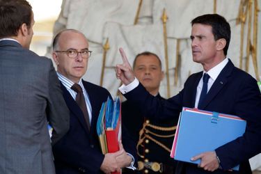Manuel Valls mercredi matin. Le projet de loi de finances pour 2016 a été présenté lors du conseil des ministres à l&#039;Elysée.