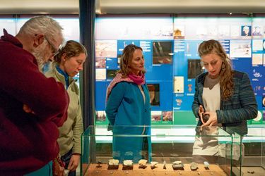 Le 17 novembre à Inari, Ségolène Royal visite le musée de la culture samie.